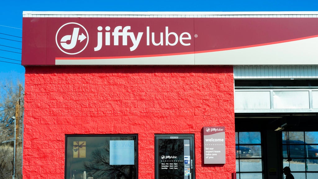 Georgia mother arrested after trying to abandon 6-month-old child at Mableton Jiffy Lube, police say — Roswell Health news